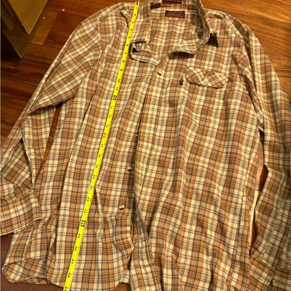 Levis levi action
